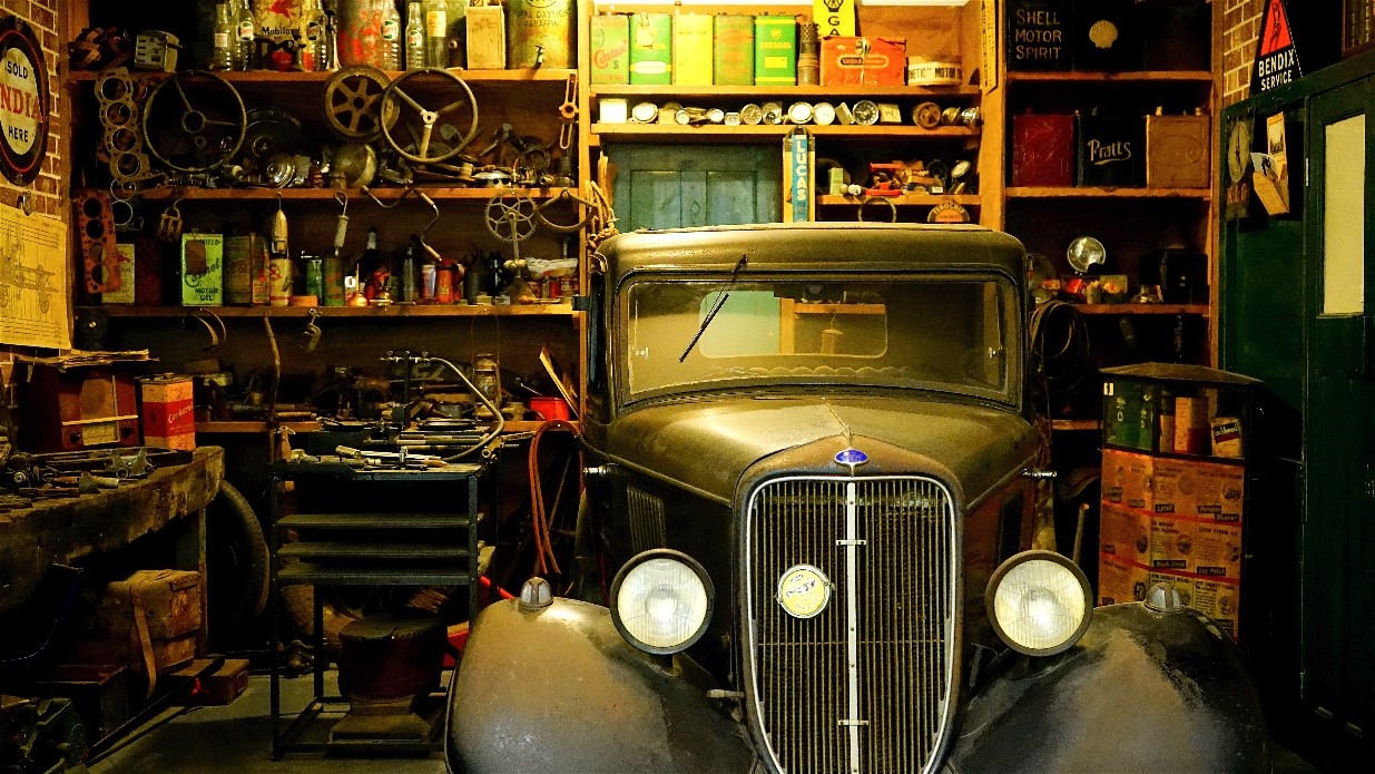 Ford a garázsban